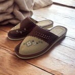 Skórzane kapcie damskie Naturfeet PKC5PU – Beżowo-bordowe z kwiatowym zdobieniem