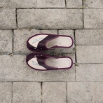 Skórzane kapcie damskie Naturfeet PKC5PU – Beżowo-bordowe z kwiatowym zdobieniem