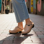 Brzoskwiniowe chodaki medyczne Naturfeet MK1PE PREMIUM – skóra naturalna, drewno topolowe, podeszwa amortyzująca PU