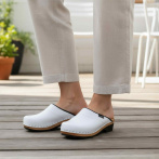 Białe chodaki medyczne Naturfeet PREMIUM – skóra naturalna, drewniana wkładka, amortyzacja PU MK1WH