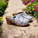 Damskie drewniaki Naturefeet DH5WH z naturalnej skóry z kwiatowym wzorem komfortowe obuwie na obcasie - klasa i elegancja