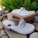 Damskie Chodaki Naturfeet DH10WH z Naturalnej Skóry z Ozdobnym Łańcuchem – Styl i Jakość - Białe