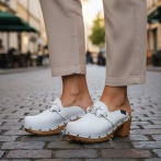 Damskie Chodaki Naturfeet DH10WH z Naturalnej Skóry z Ozdobnym Łańcuchem – Styl i Jakość - Białe