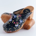 Damskie drewniaki Naturefeet DH5BL czarne z kwiatowym wzorem komfortowe obuwie na obcasie - klasa i elegancja