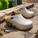 Obuwie damskie na obcasie Naturfeet DH2BE – skórzane chodaki na drewnianej podeszwie - uroda i gracja - beżowe