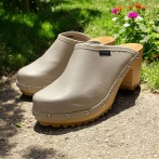 Obuwie damskie na obcasie Naturfeet DH2BE – skórzane chodaki na drewnianej podeszwie - uroda i gracja - beżowe