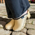 Obuwie damskie na obcasie Naturfeet DH2PE – skórzane chodaki na drewnianej podeszwie - uroda i gracja - brzoskwiniowe