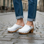 Obuwie damskie na obcasie Naturfeet DH2WH – skórzane chodaki na drewnianej podeszwie - uroda i gracja - białe
