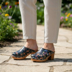 Damskie drewniaki Naturefeet DH5BL czarne z kwiatowym wzorem komfortowe obuwie na obcasie - klasa i elegancja