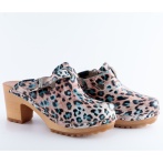 Damskie chodaki Naturfeet DH6PA z naturalnej skóry w panterkę – drewniaki z paskiem i drewnianą podeszwą