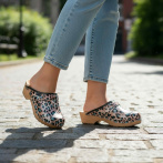 Drewniaki damskie Naturfeet DKC6PA ze skóry naturalnej w panterkę – boho chodaki na platformie