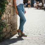 Artystyczne klapki na drewnianej podeszwie NATURFEET Kolorowe drewniaki damskie DKC6PC zakryte