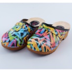 Artystyczne klapki na drewnianej podeszwie NATURFEET Kolorowe drewniaki damskie DKC6PC zakryte
