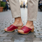 Drewniaki damskie NATURFEET DKO2RE czerwone – skórzane klapki na drewnianej podeszwie - Piękno i Elegancja