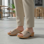 Klapki damskie Naturfeet DKO3BE z beżowej skóry naturalnej – wygodne drewniaki z wycięciem - Piękno i Styl