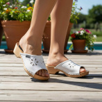 Klapki damskie Naturfeet DKO3WH z białej skóry naturalnej – wygodne drewniaki z wycięciem - Piękno i Styl