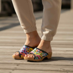 Artystyczne klapki na drewnianej podeszwie NATURFEET Kolorowe drewniaki damskie DKO6PC