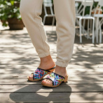 Artystyczne klapki na drewnianej podeszwie NATURFEET Kolorowe drewniaki damskie DKO6PC