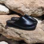 Damskie Klapki Naturfeet KKC1BL ze Skóry Naturalnej – Komfort, Styl i Oddychalność Czarne