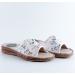 Skórzane damskie klapki Naturfeet KKO5WH białe z kwiatowym wzorem – komfort i elegancja