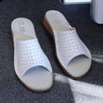 Skórzane damskie klapki Naturfeet KKO2WH białe przewiewne – komfort i elegancja