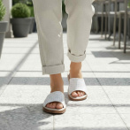 Skórzane damskie klapki Naturfeet KKO2WH białe przewiewne – komfort i elegancja