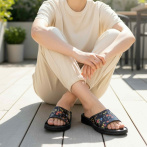 Skórzane damskie klapki Naturfeet KKO5U z kwiatowym wzorem – komfort i elegancja