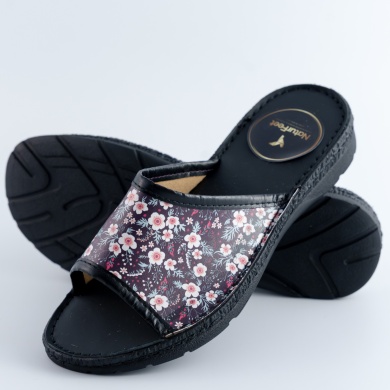 Skórzane damskie klapki Naturfeet KKO5BL z kwiatowym wzorem – komfort i elegancja