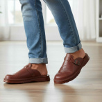 Skórzane Klapki Męskie Naturfeet KMC2BR z Zapięciem – Komfort i Styl