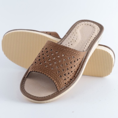 Damskie kapcie Naturfeet PKO8BR ze skóry zamszowej – brązowe pantofle z ażurowym wzorem, wygodne obuwie domowe