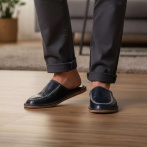 Męskie skórzane kapcie Naturfeet PMC2BL z perforacją – czarne, lekkie i oddychające