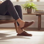 Męskie skórzane kapcie Naturfeet PMC2BR z perforacją – brązowe, lekkie i oddychające