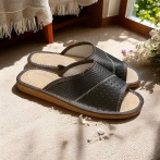 Męskie klapki skórzane Naturfeet PMO1BL – przewiewne lekkie kapcie z perforacją odkryte palce