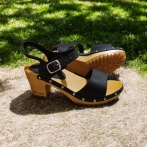 Ręcznie robione chodaki z czarnej skóry Naturfeet SKO1BL– drewniane sandały odkryte palce - piękno i wdzięk