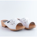 Klapki damskie Naturfeet DKO3WH z białej skóry naturalnej – wygodne drewniaki z wycięciem - Piękno i Styl