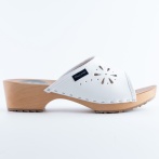 Klapki damskie Naturfeet DKO3WH z białej skóry naturalnej – wygodne drewniaki z wycięciem - Piękno i Styl