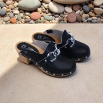 Damskie Chodaki Naturfeet DH10BL z Naturalnej Skóry z Ozdobnym Łańcuchem – Styl i Jakość - Czarne