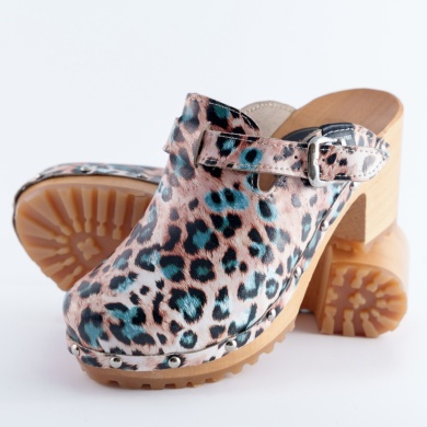 Damskie chodaki Naturfeet DH6PA z naturalnej skóry w panterkę – drewniaki z paskiem i drewnianą podeszwą