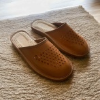 Męskie kapcie Naturfeet PMC7 – perforowane jasnobrązowe góralskie pantofle juht