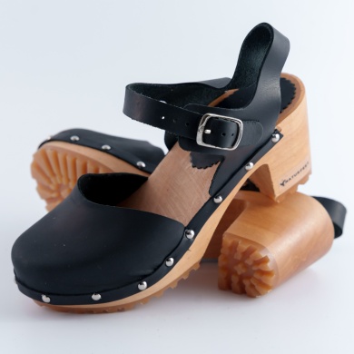 Ręcznie robione chodaki z czarnej skóry Naturfeet SKC1BL drewniane sandały zakryte palce - piękno i wdzięk