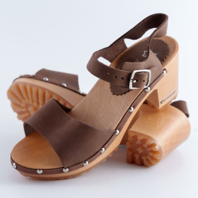 Ręcznie robione chodaki z brązowej skóry Naturfeet SKO1BR – drewniane sandały odkryte palce - piękno i wdzięk