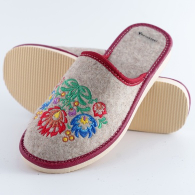 Damskie kapcie z filcu wełnianego z haftem – Naturfeet PKC10