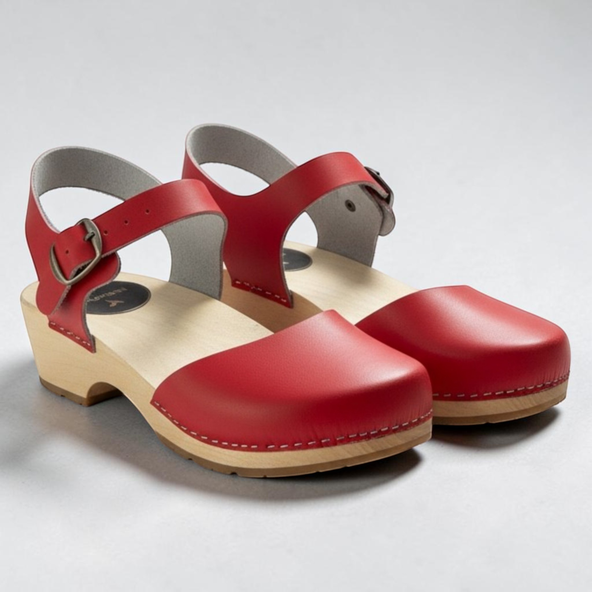 Chodaki damskie na drewnianym obcasie Naturfeet DKC2RE czerwone